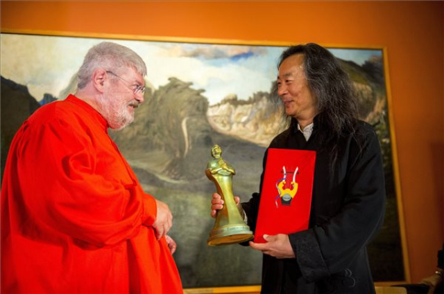 Jang Lien kapta Janus Pannonius Költészeti Nagydíjat