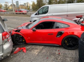 Porsche GT2 RS crash