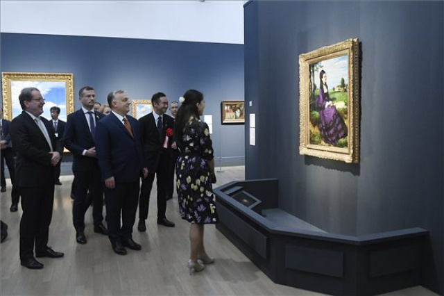 Magyar művekből rendezett kiállítást nyitott meg a miniszterelnök Japánban
