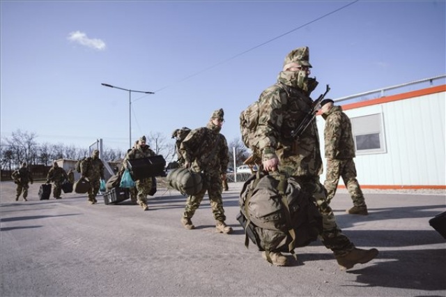 Illegális bevándorlás - Megkétszerezik a határvédelemben részt vevő katonák számát