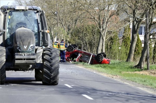 Autó és traktor ütközött egymásnak Galgagután, egy ember meghalt
