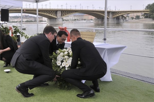 Dunai hajóbaleset - Emlékművet állítanak az áldozatoknak