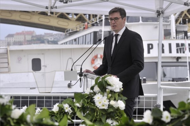 Dunai hajóbaleset - Emlékművet állítanak az áldozatoknak