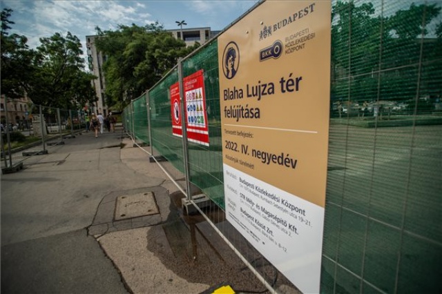 Megkezdődött a Blaha Lujza tér felújítása, hetekig forgalomkorlátozás lesz