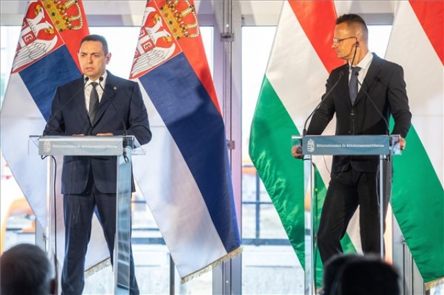 Szijjártó Péter és Aleksandar Vulin szerb belügyminiszter a Kiskundorozsma Nemzetközi Mérőállomáson