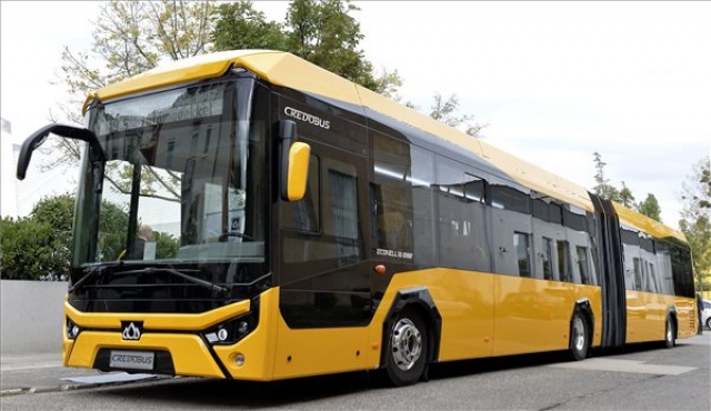 Bemutatták a Credobus Econell 18 Next hazai fejlesztésű csuklós autóbuszt
