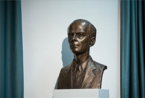Bartók-mellszobrot avattak a csepeli Fasang Árpád Zenei Alapfokú Művészeti Iskolában
