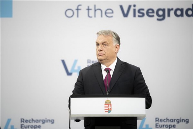 A francia elnök és a V4-ek csúcstalálkozója Budapesten