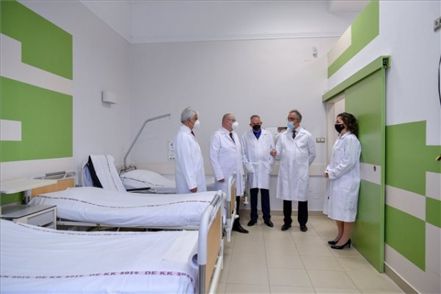 Önálló gasztroenterológiai klinikát adtak át Debrecenben