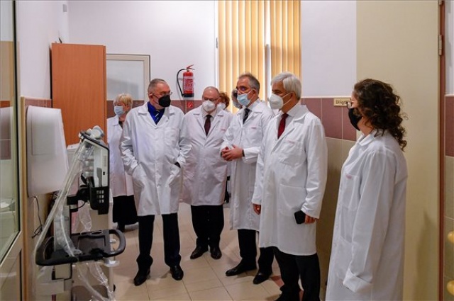 Önálló gasztroenterológiai klinikát adtak át Debrecenben