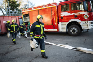 Bemutatták a katasztrófavédelem új tűzoltóautóit