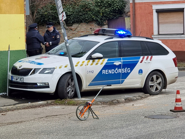 Rendőrautó balesete Petőfitelepen