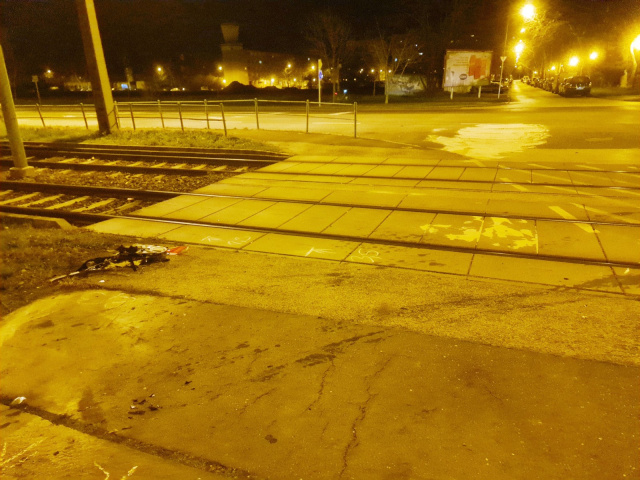 Villamos és személyautó ütközött Szegeden