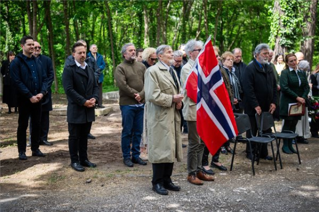 Gregersen Gudbrand építőmesterre emlékeztek a Fiumei úti sírkertben