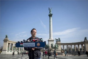 Nyitrai Zsolt sajtótájékoztatója a Hősök terén