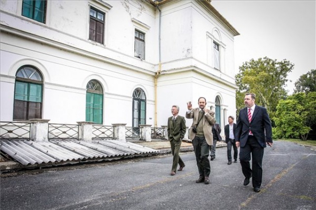 Átadták a doba-somlóvári Erdődy-kastély megújult parkját