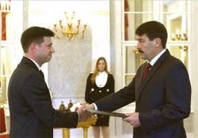 Az államfő kinevezte a Gazdasági Versenyhivatal elnökét és helyetteseit