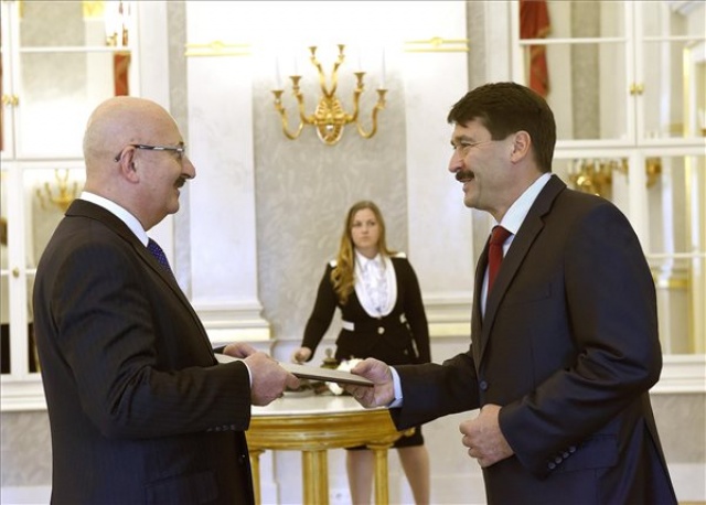 Az államfő kinevezte a Gazdasági Versenyhivatal elnökét és helyetteseit