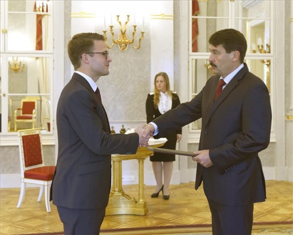 Az államfő kinevezte a Gazdasági Versenyhivatal elnökét és helyetteseit