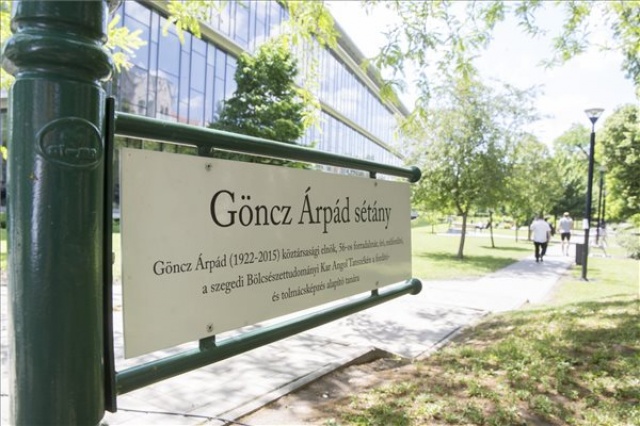 Göncz Árpádról neveztek el sétányt Szegeden