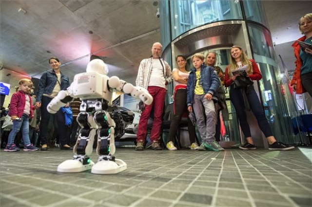 Tudományt és innovációt népszerűsítő interaktív kiállítás nyílt a Várkert Bazárban
