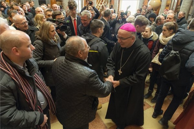 Megáldották pannonhalmi főapáti tisztségében Hortobágyi T. Cirillt