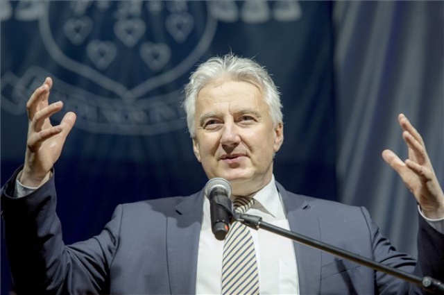 Megáldották pannonhalmi főapáti tisztségében Hortobágyi T. Cirillt
