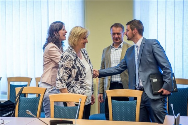 Ellenzéki egyeztetés az Országgyűlés Irodaházában 