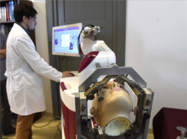 Először végeztek agyműtétet robot segítségével Magyarországon