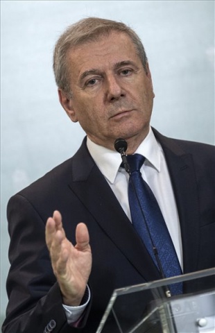 Benkő Tibor honvédelmi miniszter sajtótájékoztatója
