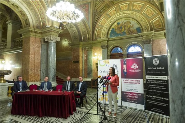 Kultúrát apától - Színházi kezdeményezés apák és gyerekeik számára