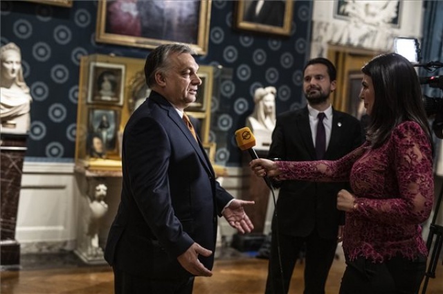 Orbán Viktor Milánóban a Kurtág-opera ősbemutatóján