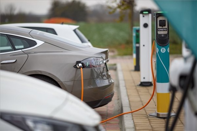 Magyarország legnagyobb elektromos töltőállomását avatták fel Zalában