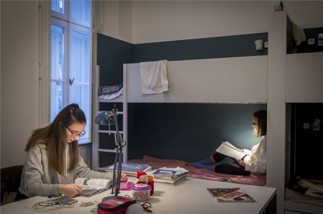 Átadták a piarista kollégium felújított épületét Kecskeméten