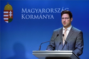 Kormányinfó - Gulyás Gergely és Hollik István sajtótájékoztatója