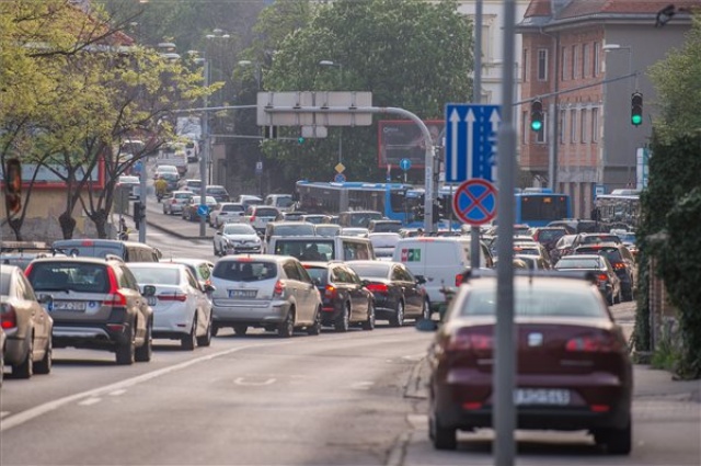 Bombák hatástalanítása - Hatástalanították és elszállították a BAH-csomópontnál talált háborús robbanótesteket