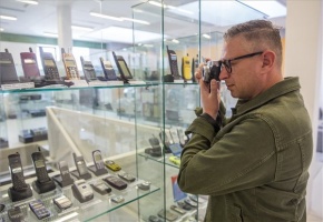 A mobiltelefonok történetéről nyílt kiállítás Szegeden