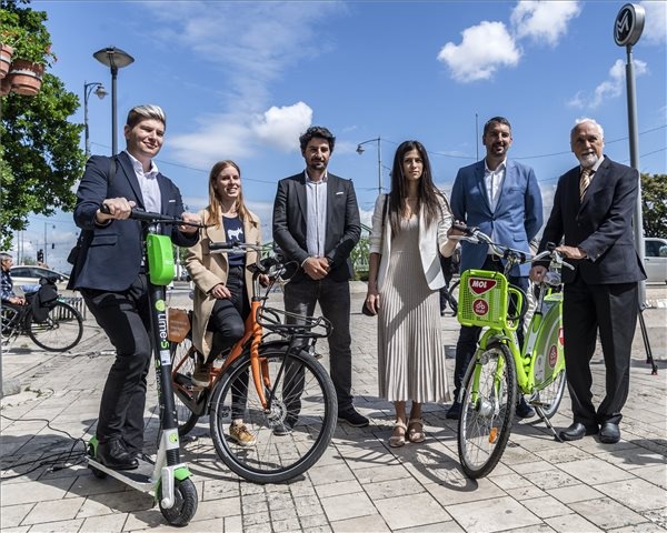 Mobilitási pontot adtak át a fővárosi Szent Gellért téren