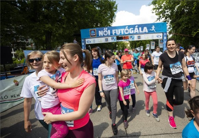 Női futógála a Népligetben