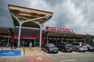 Megnyílt a tatai Interspar hipermarket 