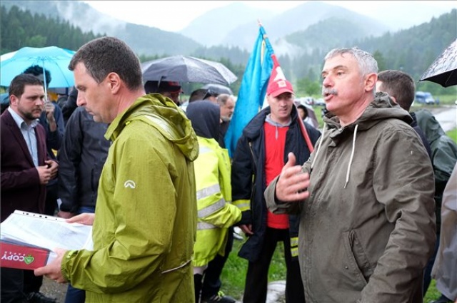 Úzvölgyi katonatemető - A románok erőszakos benyomulása után felszentelték a román emlékművet