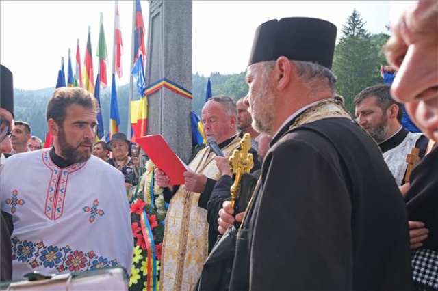 Úzvölgyi katonatemető - A románok erőszakos benyomulása után felszentelték a román emlékművet