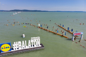 Balaton-átúszás