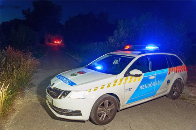 Lelőttek a rendőrök egy férfit, aki karddal támadt rájuk Abdán