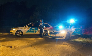 Lelőttek a rendőrök egy férfit, aki karddal támadt rájuk Abdán