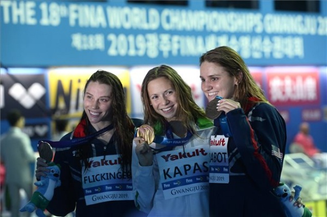 Vizes vb - Kapás Boglárka aranyérmes 200 méter pillangón