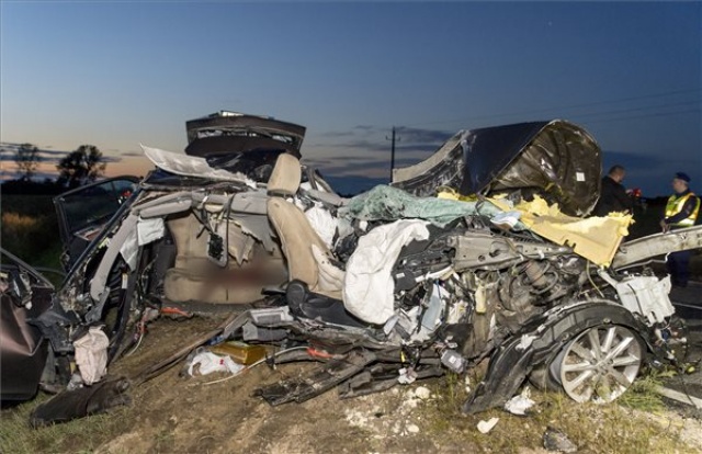 Négyen meghaltak egy balesetben a 81-es úton Mezőörs közelében