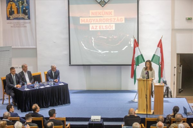 Önkormányzat 2019 - Varga Judit egy szegedi fórumon 