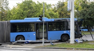 Személyautóval ütközött össze az 5-ös busz az I. kerületben