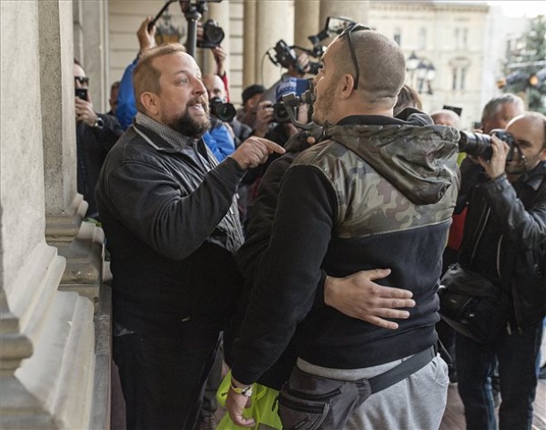 Borkai Zsolt ellen tüntettek Győrben